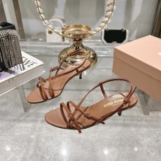 미우미우 봄여름 새끼 고양이 힐 샌들 001-213650