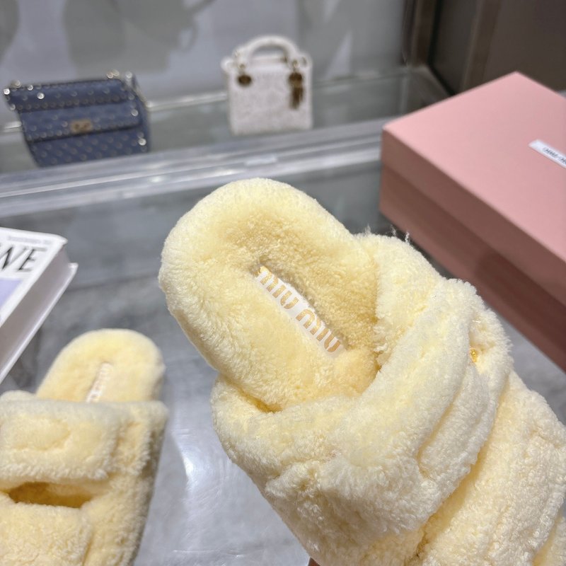 MIUMIU 클래식 가을 겨울 레터 퍼 슬리퍼 001-213679