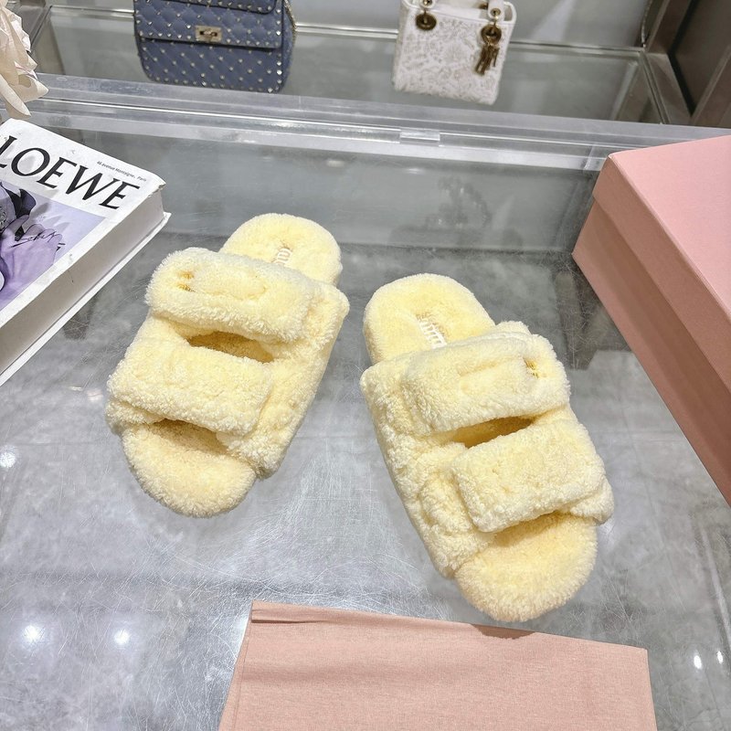 MIUMIU 클래식 가을 겨울 레터 퍼 슬리퍼 001-213679
