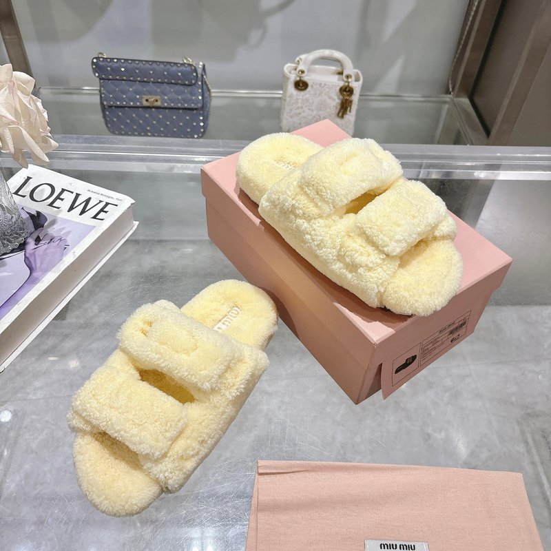 MIUMIU 클래식 가을 겨울 레터 퍼 슬리퍼 001-213679