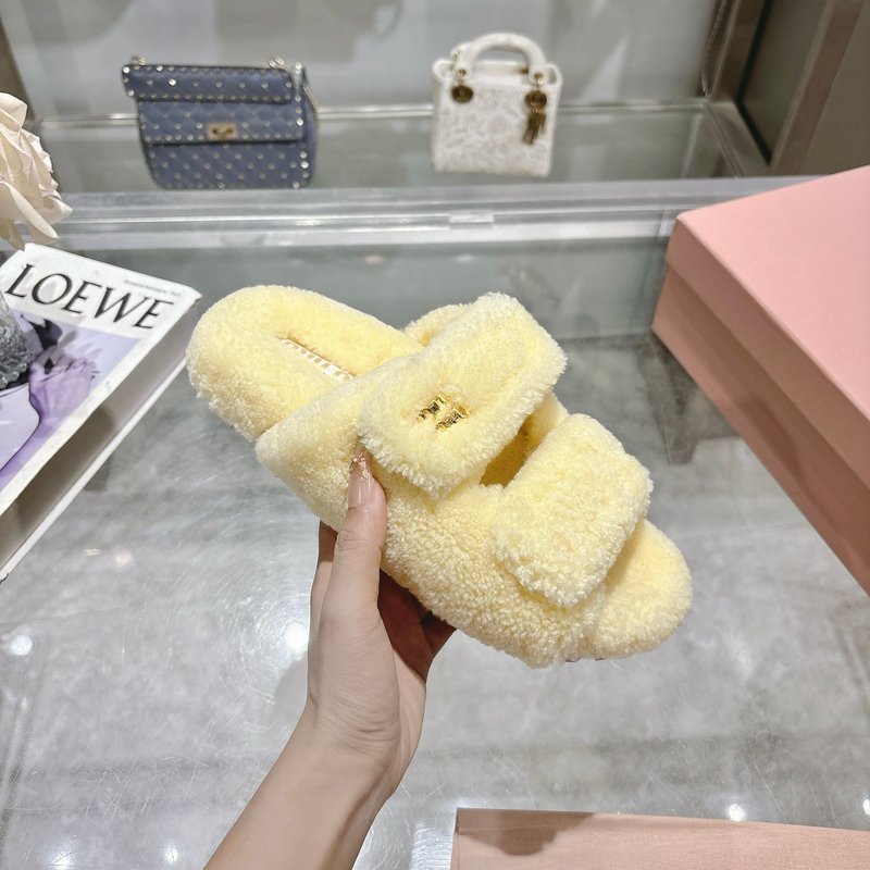 MIUMIU 클래식 가을 겨울 레터 퍼 슬리퍼 001-213679