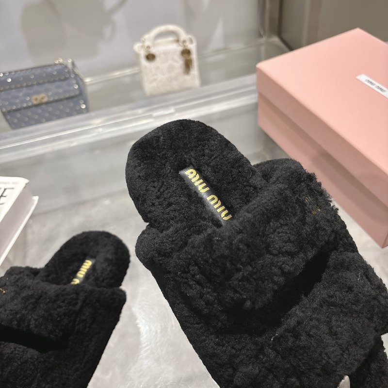 MIUMIU 클래식 가을 겨울 레터 퍼 슬리퍼 001-213680