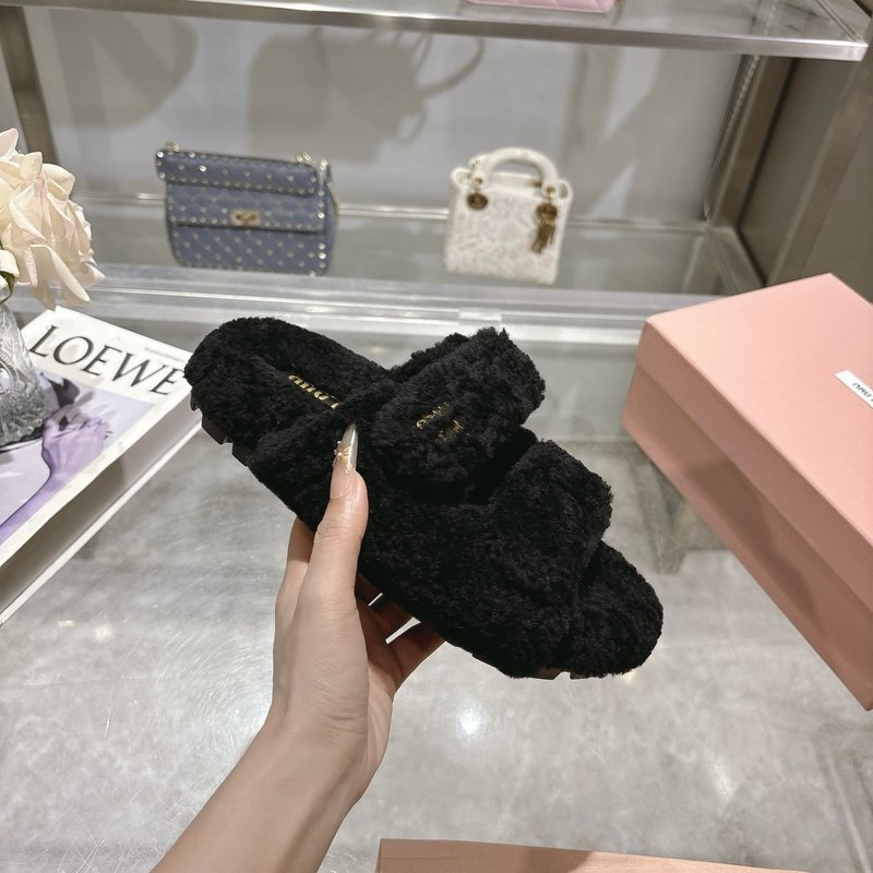 MIUMIU 클래식 가을 겨울 레터 퍼 슬리퍼 001-213680