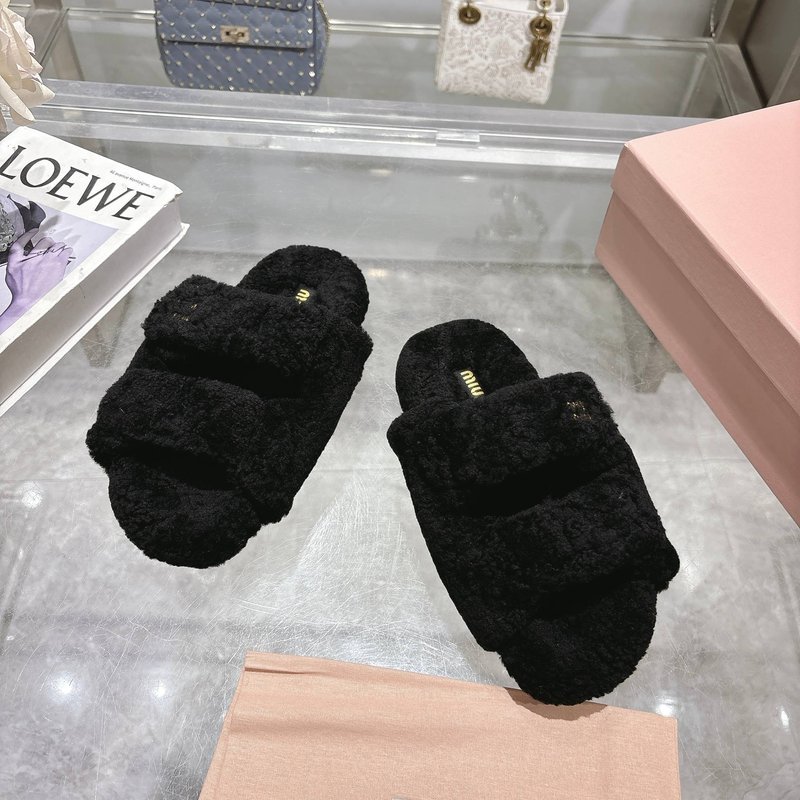 MIUMIU 클래식 가을 겨울 레터 퍼 슬리퍼 001-213680