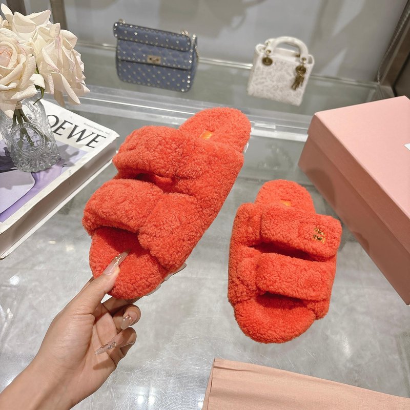 MIUMIU 클래식 가을 겨울 레터 퍼 슬리퍼 001-213681