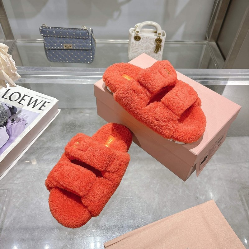MIUMIU 클래식 가을 겨울 레터 퍼 슬리퍼 001-213681
