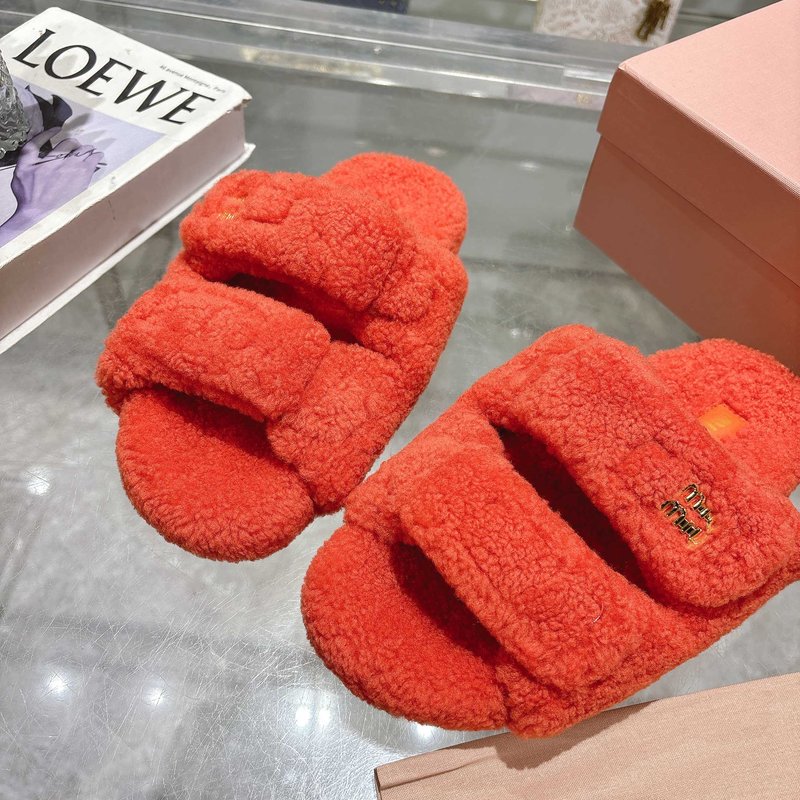 MIUMIU 클래식 가을 겨울 레터 퍼 슬리퍼 001-213681