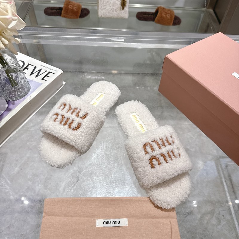 미우미우 클래식 가을 겨울 레터 퍼 슬리퍼 001-213682