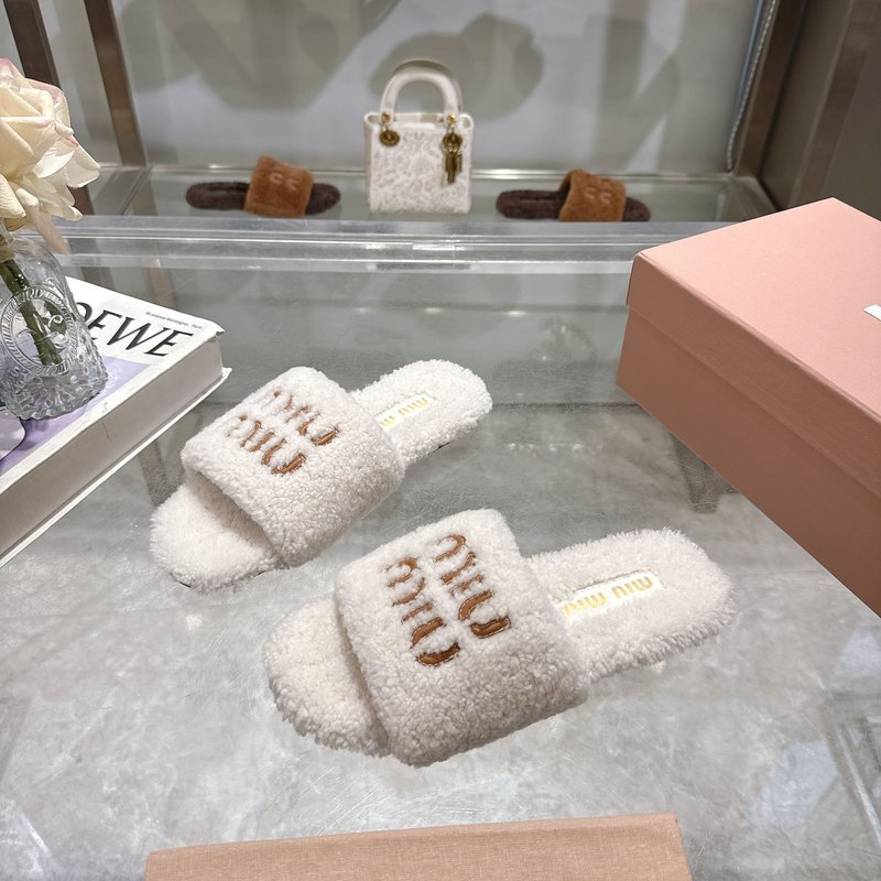 미우미우 클래식 가을 겨울 레터 퍼 슬리퍼 001-213682