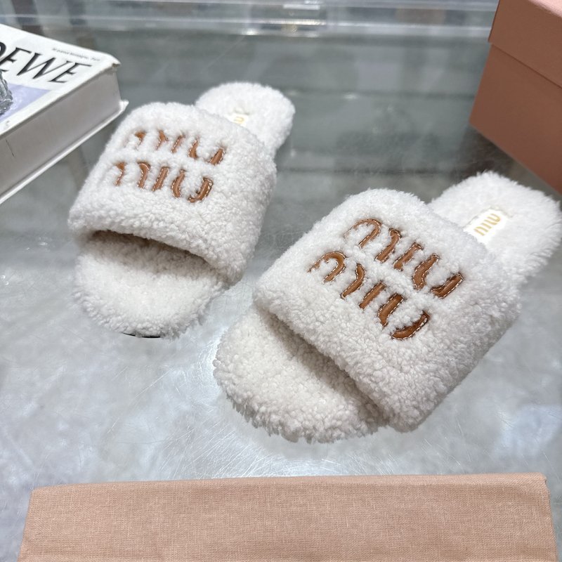 미우미우 클래식 가을 겨울 레터 퍼 슬리퍼 001-213682