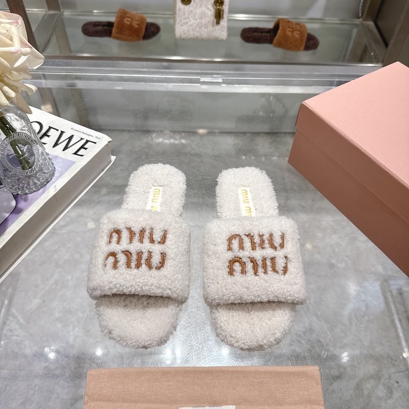 미우미우 클래식 가을 겨울 레터 퍼 슬리퍼 001-213682