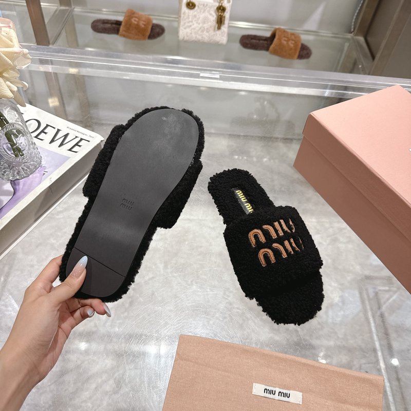 MIUMIU 클래식 가을 겨울 레터 퍼 슬리퍼 001-213683
