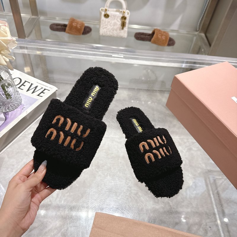MIUMIU 클래식 가을 겨울 레터 퍼 슬리퍼 001-213683