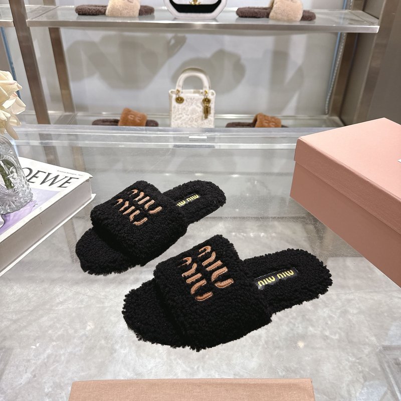 MIUMIU 클래식 가을 겨울 레터 퍼 슬리퍼 001-213683