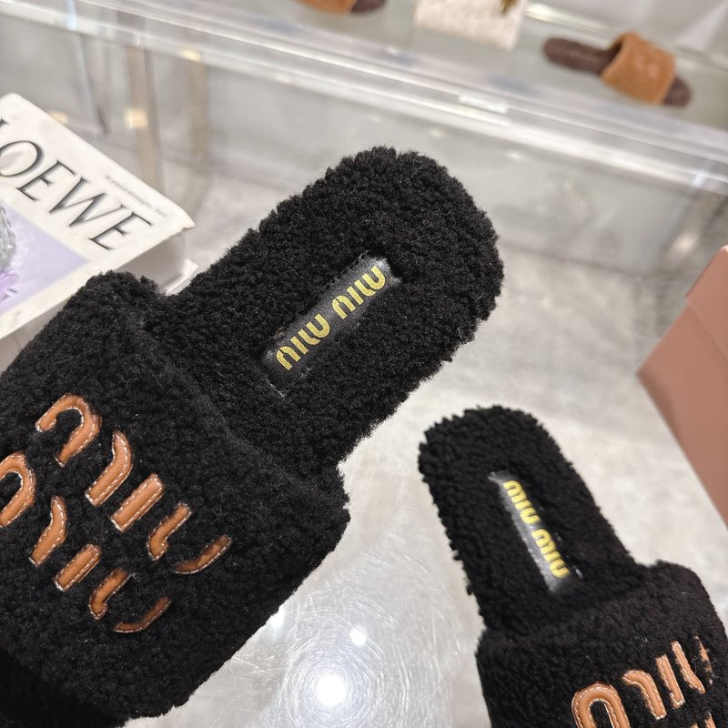 MIUMIU 클래식 가을 겨울 레터 퍼 슬리퍼 001-213683