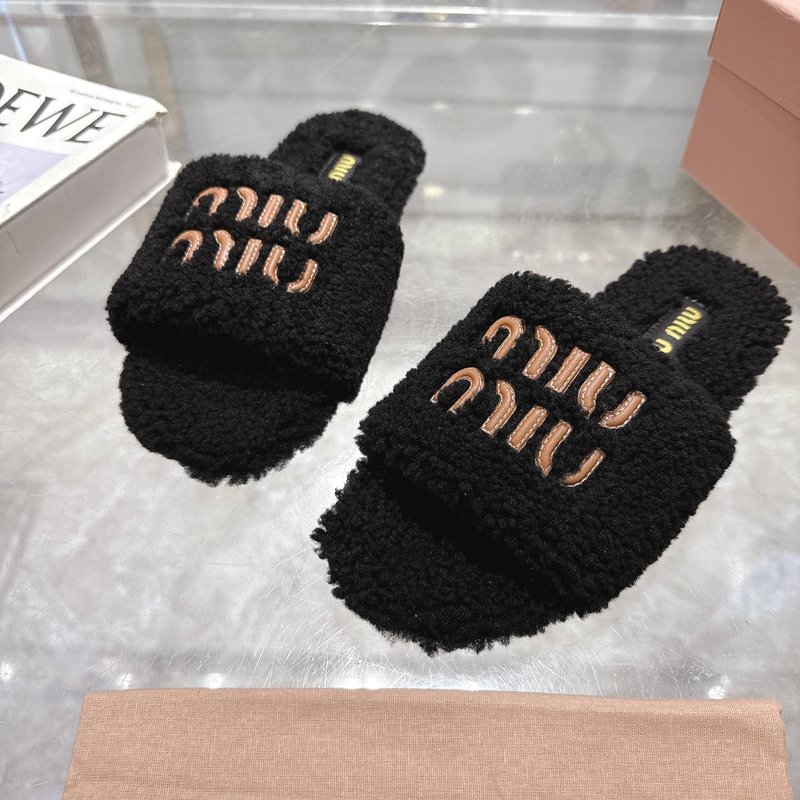 MIUMIU 클래식 가을 겨울 레터 퍼 슬리퍼 001-213683