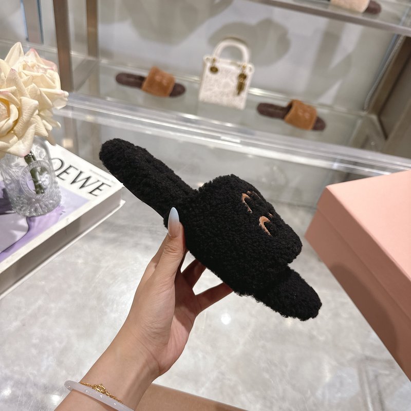 MIUMIU 클래식 가을 겨울 레터 퍼 슬리퍼 001-213683