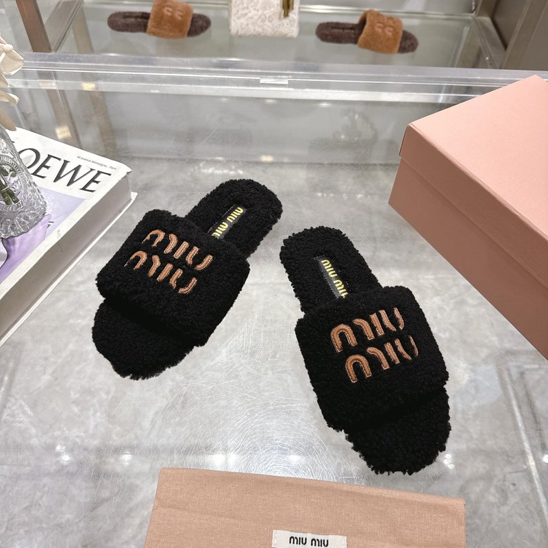 MIUMIU 클래식 가을 겨울 레터 퍼 슬리퍼 001-213683