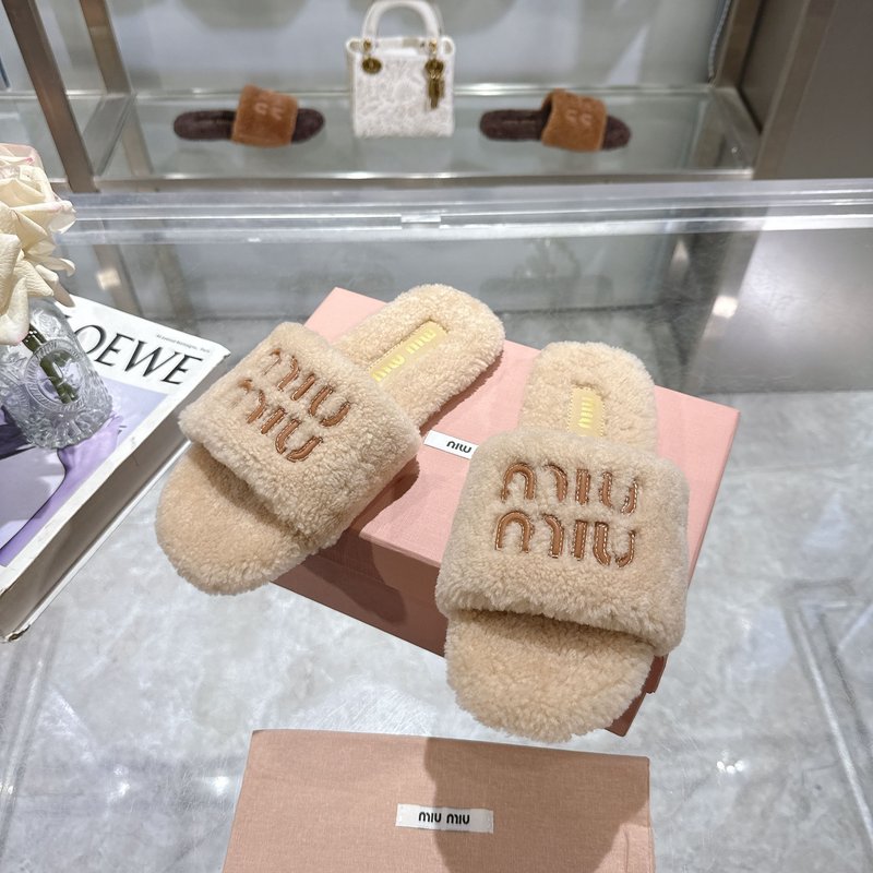 미우미우 클래식 가을 겨울 레터 퍼 슬리퍼 001-213684
