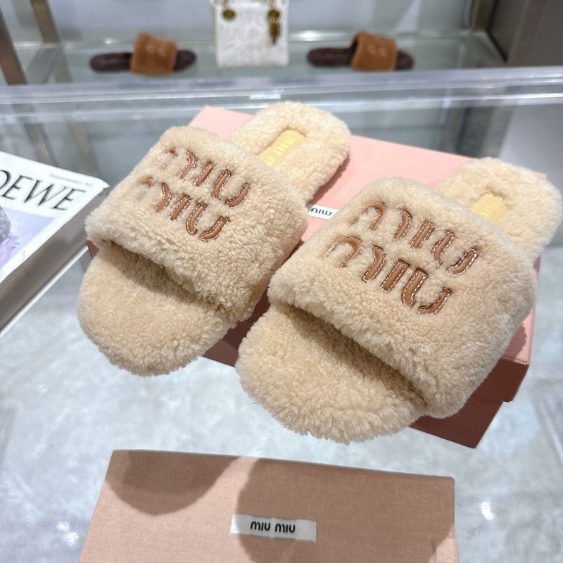 미우미우 클래식 가을 겨울 레터 퍼 슬리퍼 001-213684