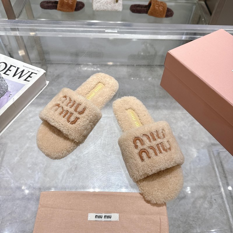 미우미우 클래식 가을 겨울 레터 퍼 슬리퍼 001-213684