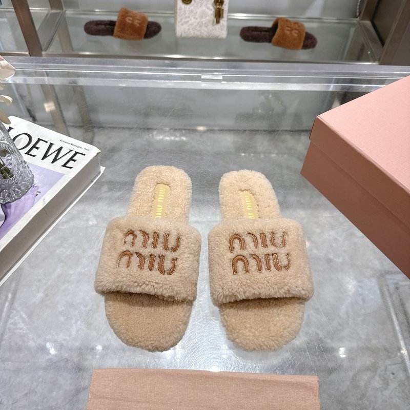 미우미우 클래식 가을 겨울 레터 퍼 슬리퍼 001-213684