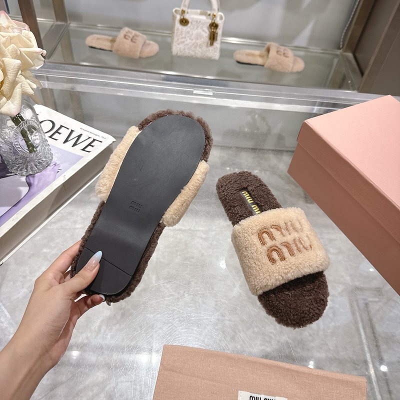 MIUMIU 클래식 가을 겨울 레터 퍼 슬리퍼 001-213685