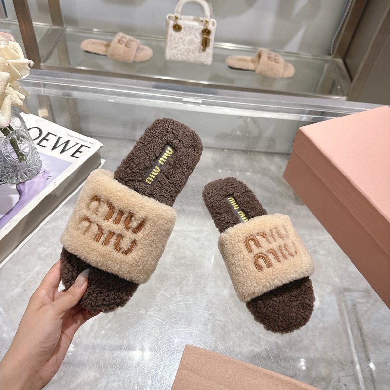 MIUMIU 클래식 가을 겨울 레터 퍼 슬리퍼 001-213685