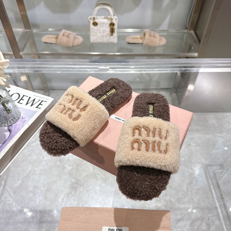 MIUMIU 클래식 가을 겨울 레터 퍼 슬리퍼 001-213685