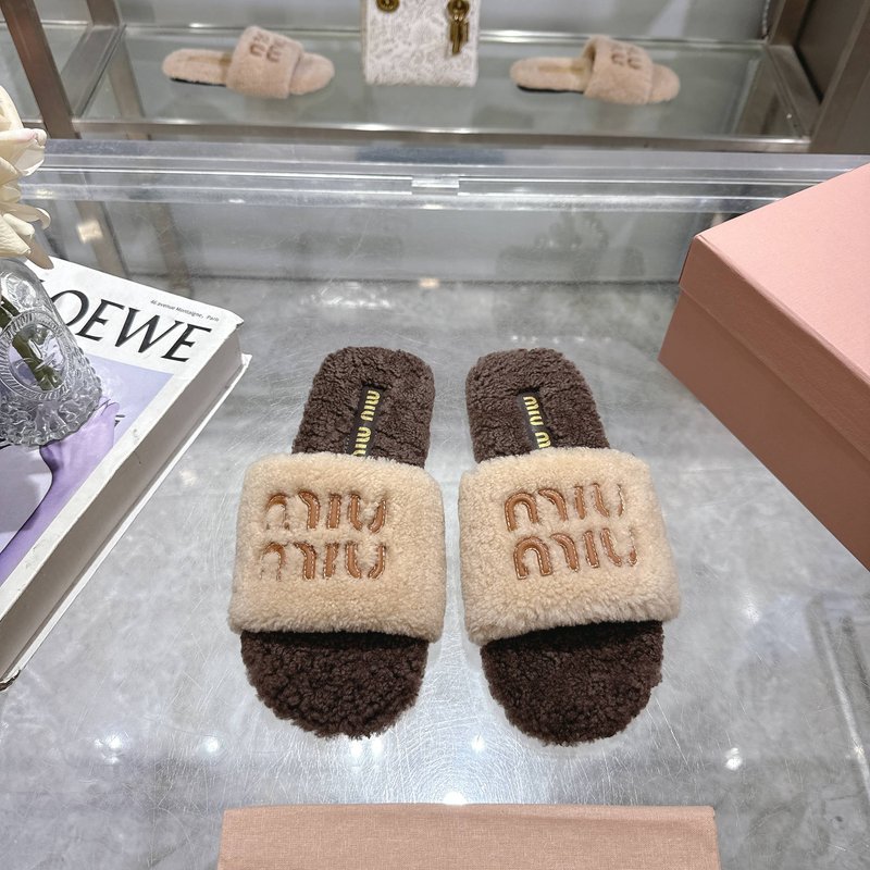 MIUMIU 클래식 가을 겨울 레터 퍼 슬리퍼 001-213685
