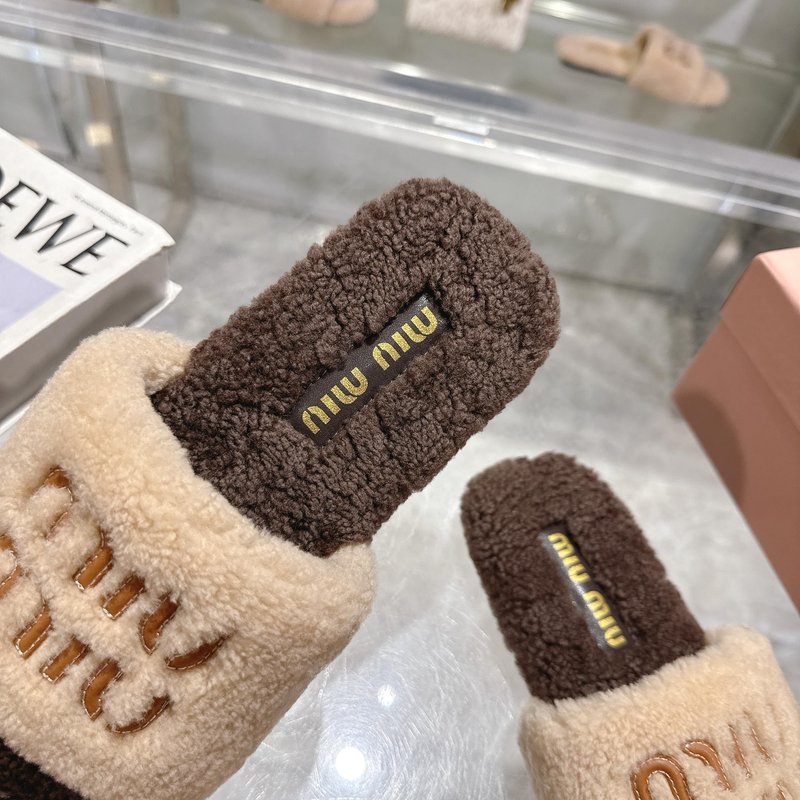 MIUMIU 클래식 가을 겨울 레터 퍼 슬리퍼 001-213685