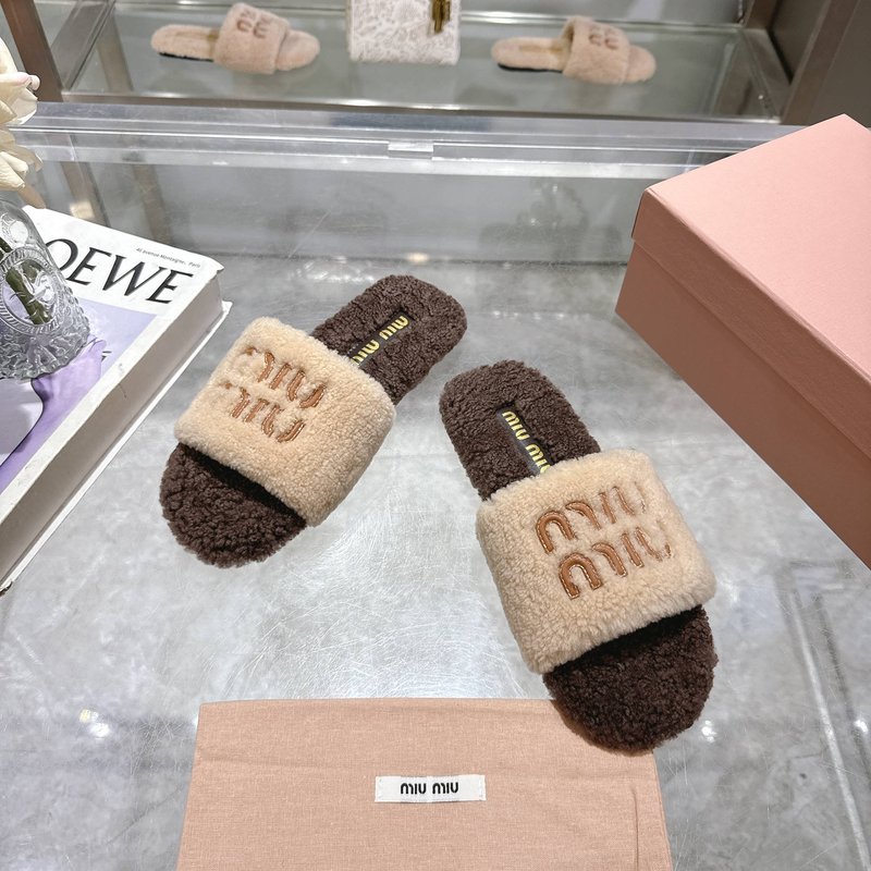 MIUMIU 클래식 가을 겨울 레터 퍼 슬리퍼 001-213685