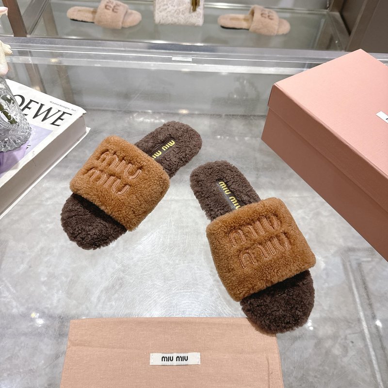 MIUMIU 클래식 가을 겨울 레터 퍼 슬리퍼 001-213686