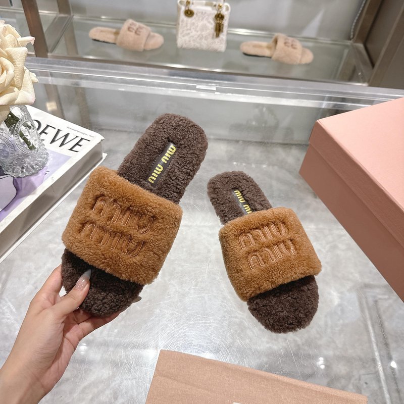 MIUMIU 클래식 가을 겨울 레터 퍼 슬리퍼 001-213686