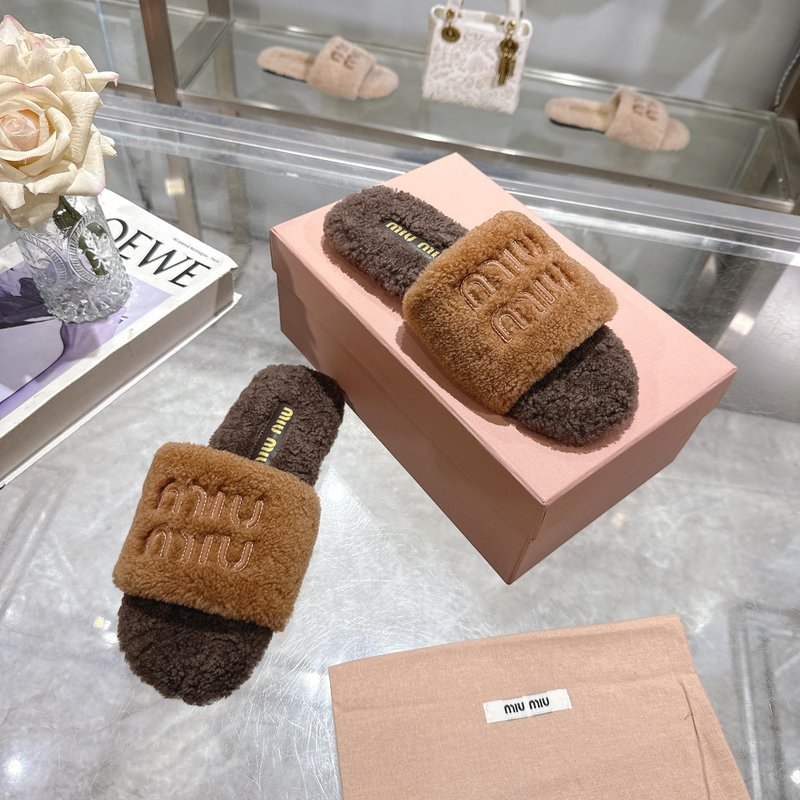 MIUMIU 클래식 가을 겨울 레터 퍼 슬리퍼 001-213686