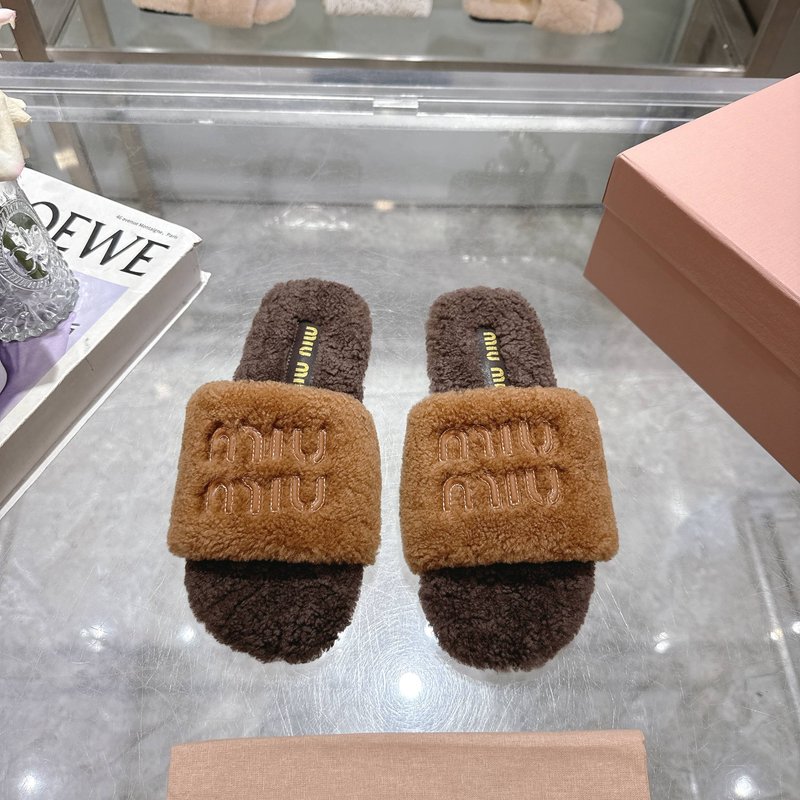 MIUMIU 클래식 가을 겨울 레터 퍼 슬리퍼 001-213686