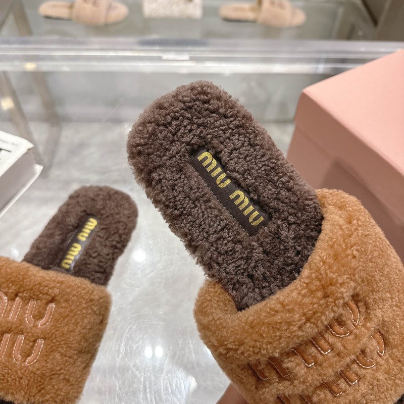 MIUMIU 클래식 가을 겨울 레터 퍼 슬리퍼 001-213686