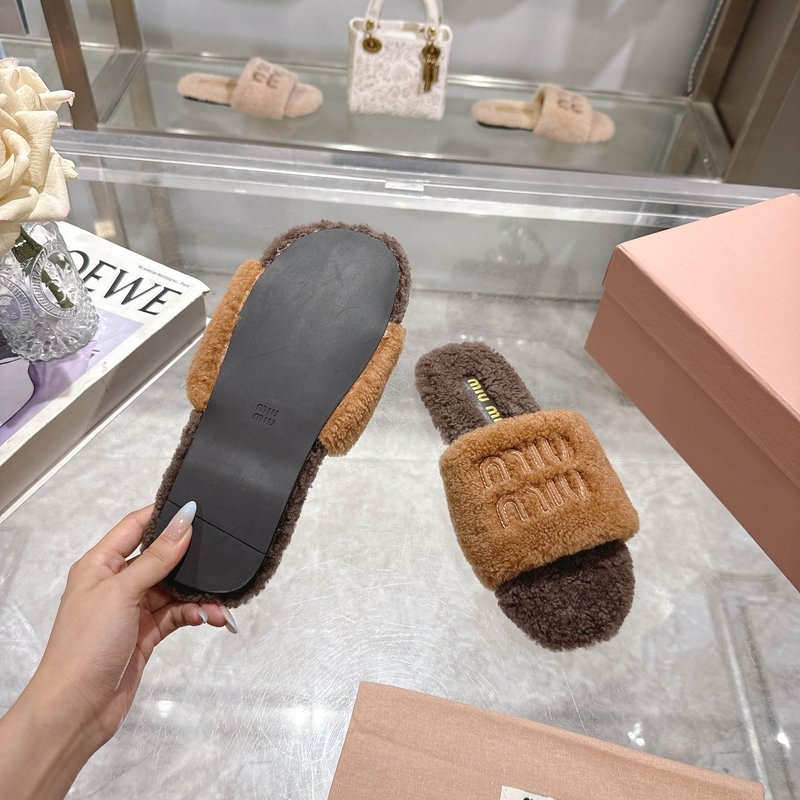 MIUMIU 클래식 가을 겨울 레터 퍼 슬리퍼 001-213686