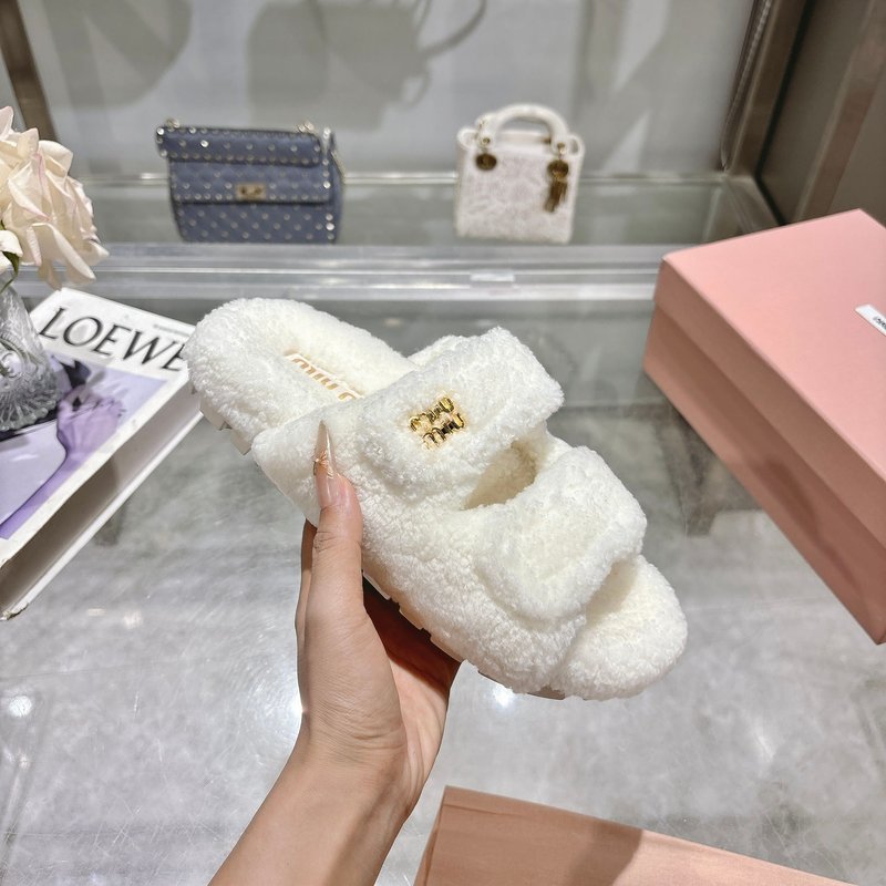 미우미우 클래식 가을 겨울 레터 퍼 슬리퍼 001-213692