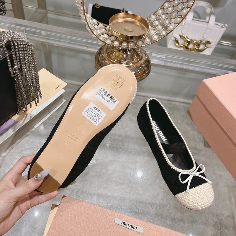 미우미우 새틴 발레리나 플랫 슈즈 001-213709