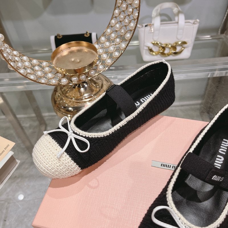 미우미우 새틴 발레리나 플랫 슈즈 001-213709