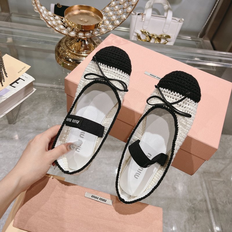 미우미우 새틴 발레리나 플랫 슈즈 001-213710