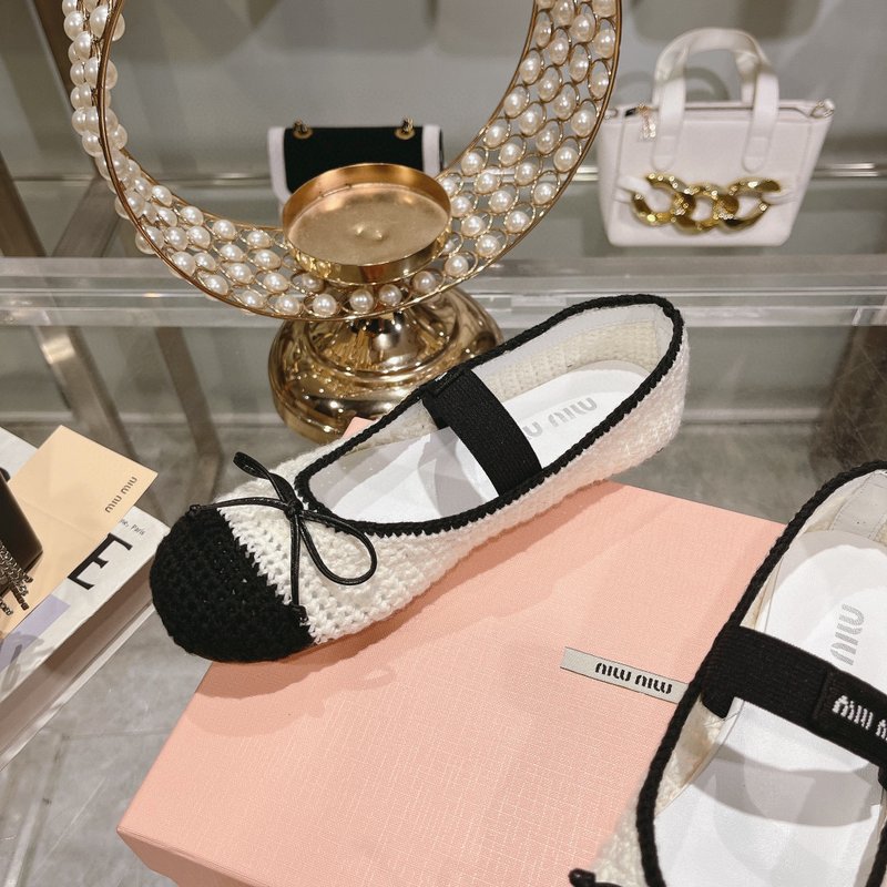 미우미우 새틴 발레리나 플랫 슈즈 001-213710