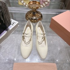 미우미우 굵은 힐 라운드 토 메리진 진주 버클 슈즈 001-213721