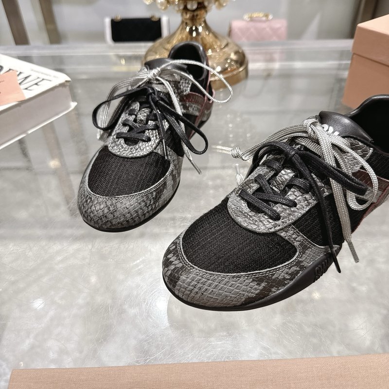미우미우 봄여름 신상 영국풍 레이스 운동화 001-213744