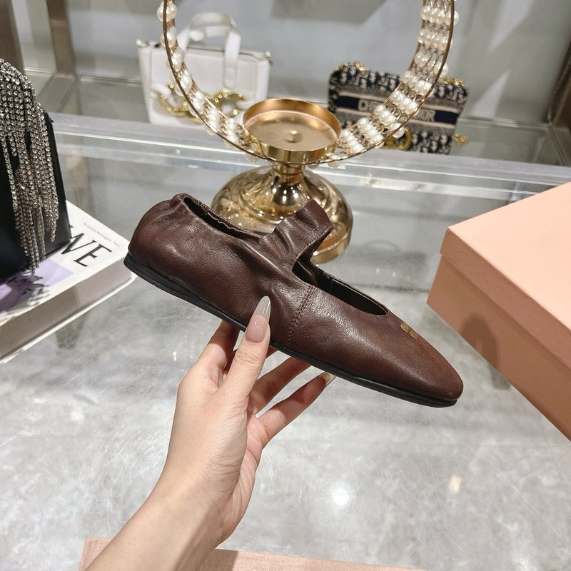미우미우 신상 엘라스틱 발레리나 플랫 슈즈 001-213771