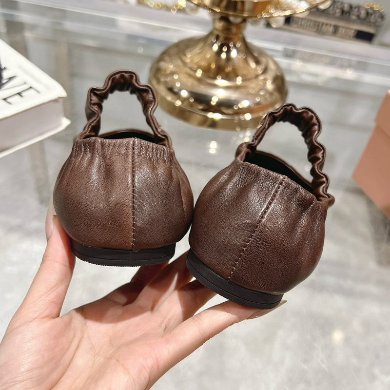 미우미우 신상 엘라스틱 발레리나 플랫 슈즈 001-213771