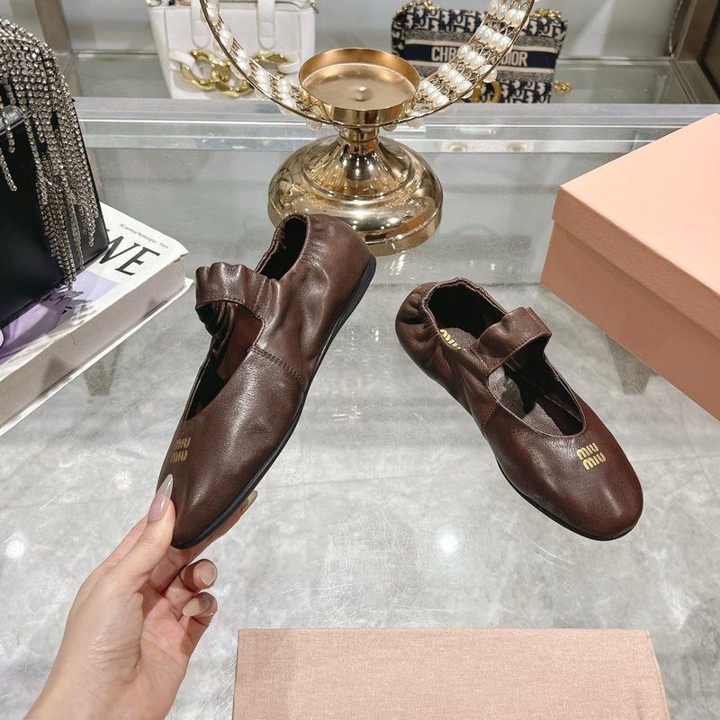 미우미우 신상 엘라스틱 발레리나 플랫 슈즈 001-213771