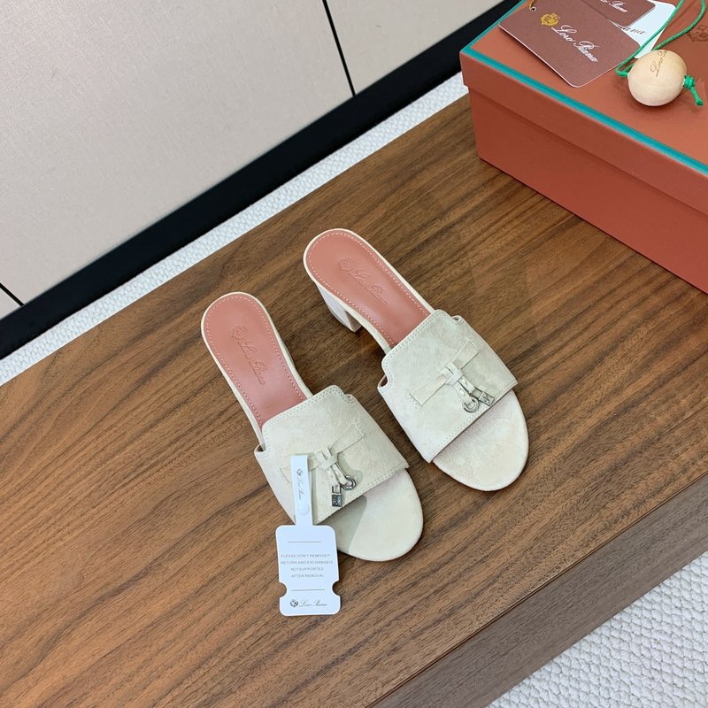 로로피아나 양피 미들힐 슬리퍼 001-213791