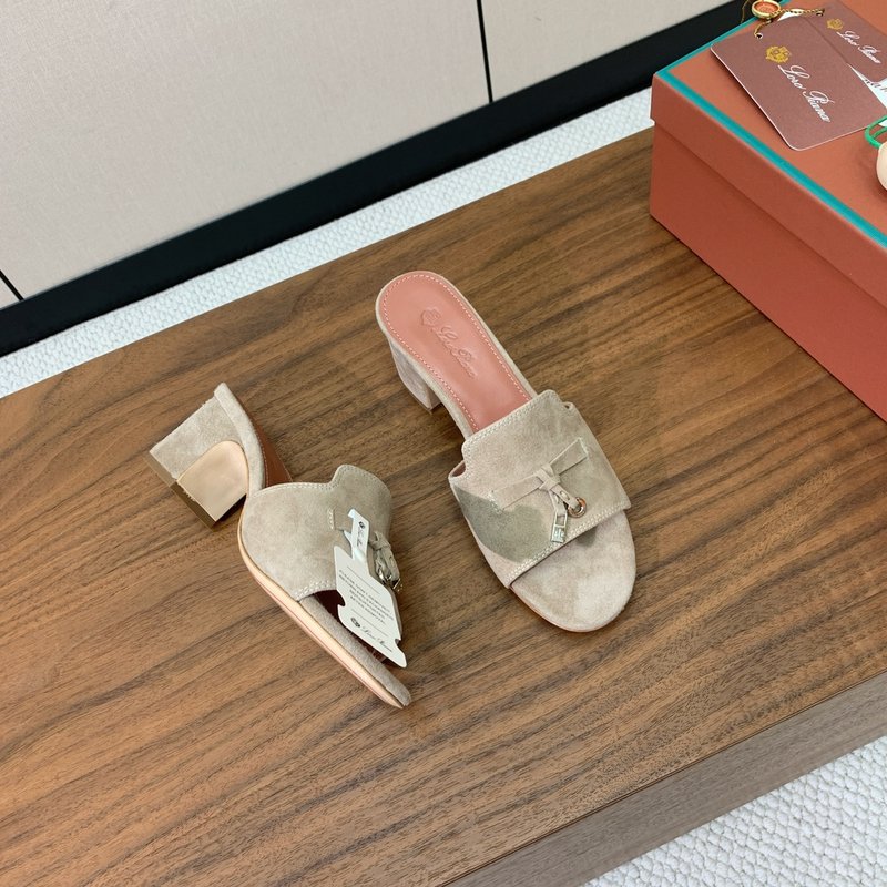로로피아나 양가죽 미들힐 샌들 001-213799